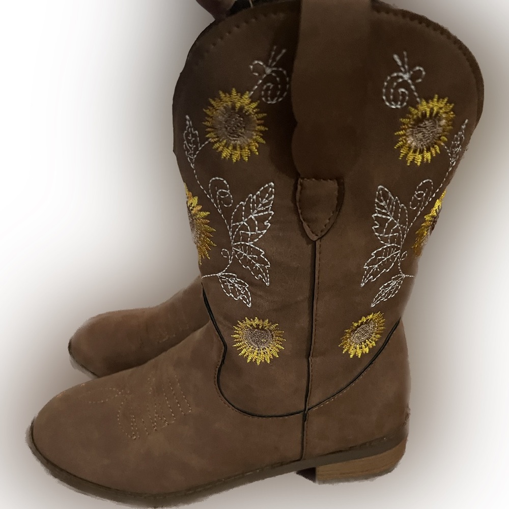 Cute Sunflower cowgirl boots!!!! New condition